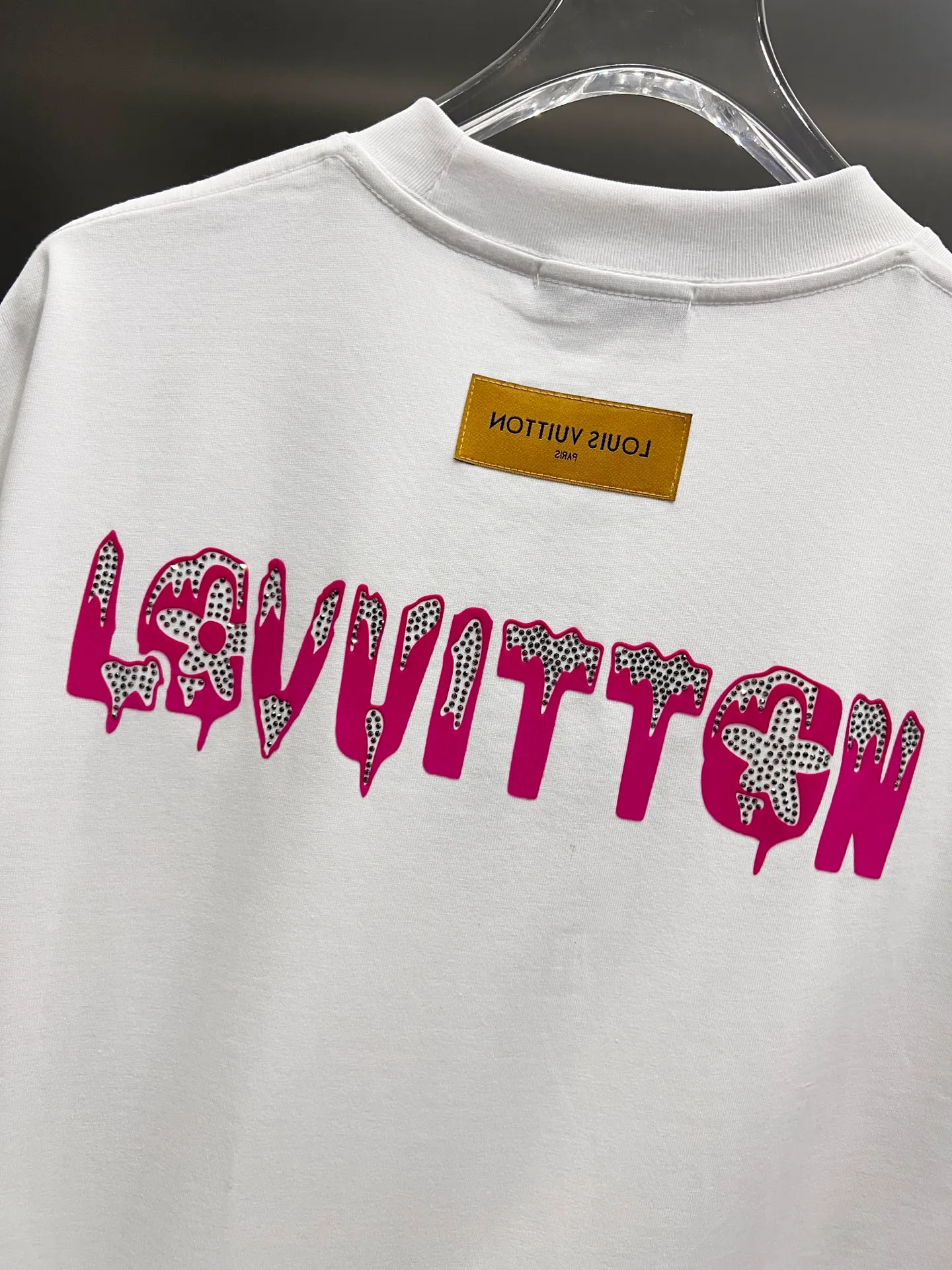 🅿️190 1v Louis* 2025 autumn and winter new style, classic letter three-dimensional foam printing + hot diamond process design, high-end version! Highly breathable and comfortable, customized double yarn plain cotton fabric. Short-sleeved T-shirt. Same style for men and women. Sizes S M L XL XXL Five sizes black white